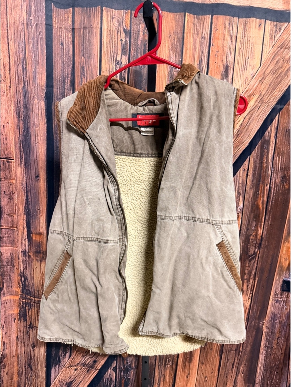 Wrangler Hero L/G Beige Sherpa-Lined Vest with Corduroy Collar